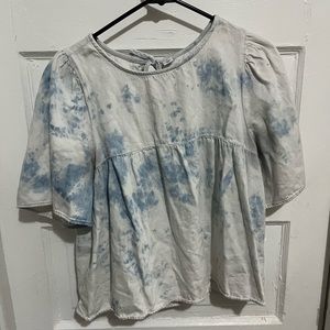 Old Navy Cropped bleached denim shirt size M